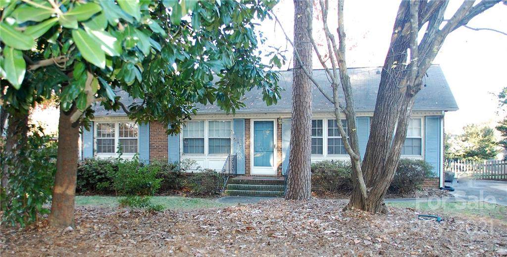 400 Vinecrest Drive - Photo 1