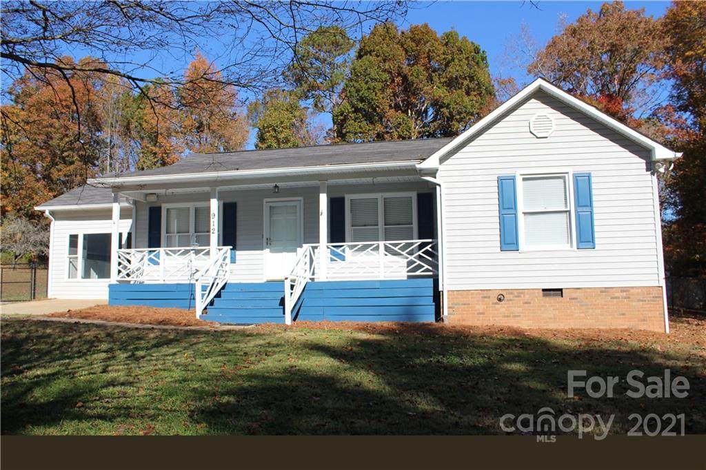 912 Edgewater Drive - Photo 1