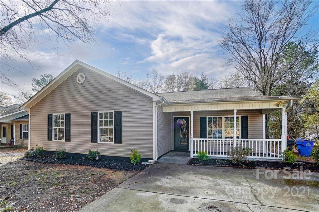 208 Irwin Street - Photo 1