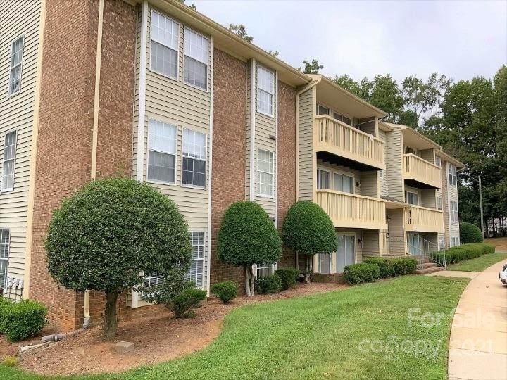 1610 Arlyn Circle - Photo 1