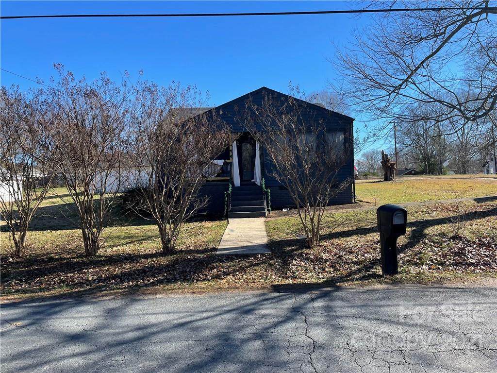 1000 Grace Avenue - Photo 1