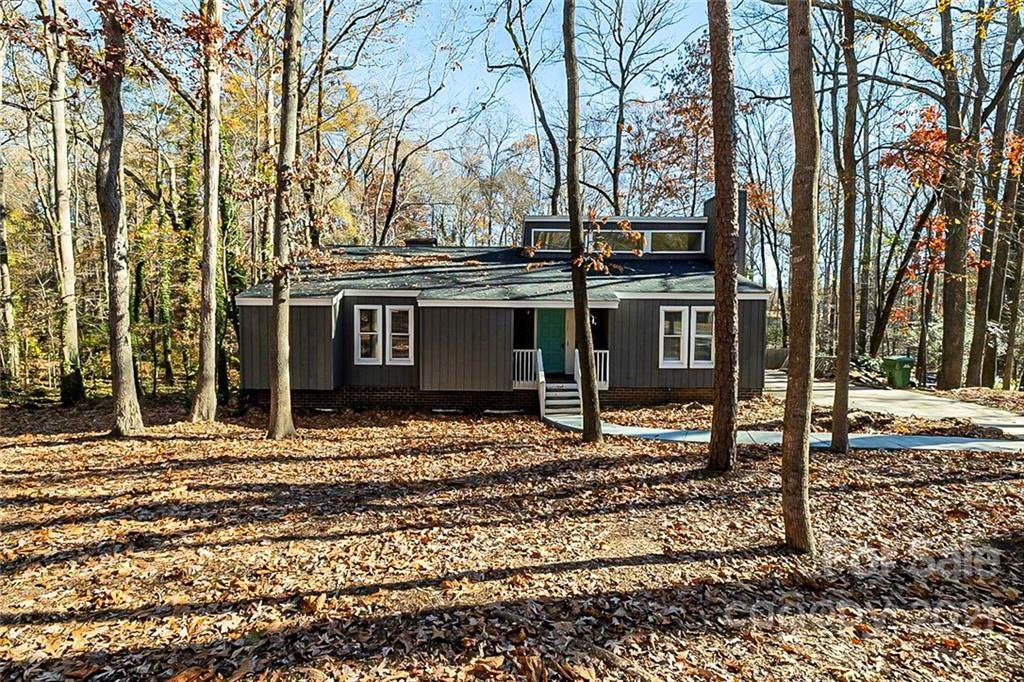 958 Sherwood Circle - Photo 1