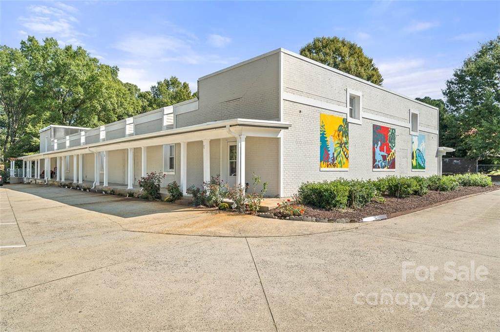 604 Iredell Avenue - Photo 1