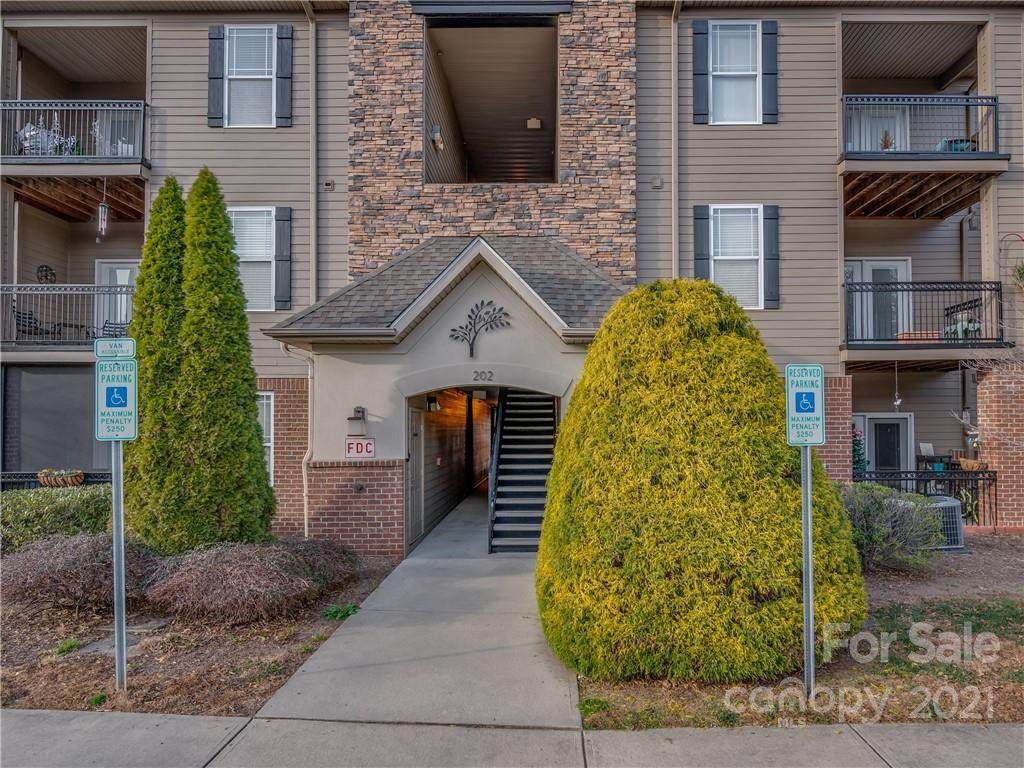 202 Brickton Village Circle - Photo 1
