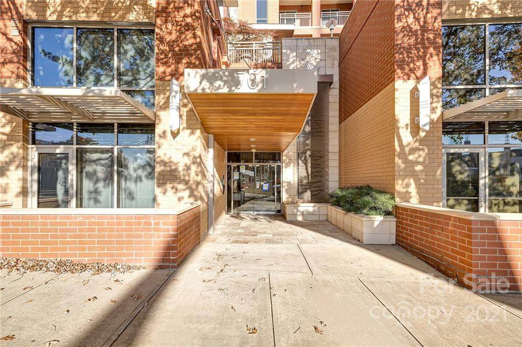 701 Royal Court - Photo 1