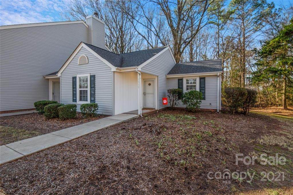 1569 Hunt Club Court - Photo 1