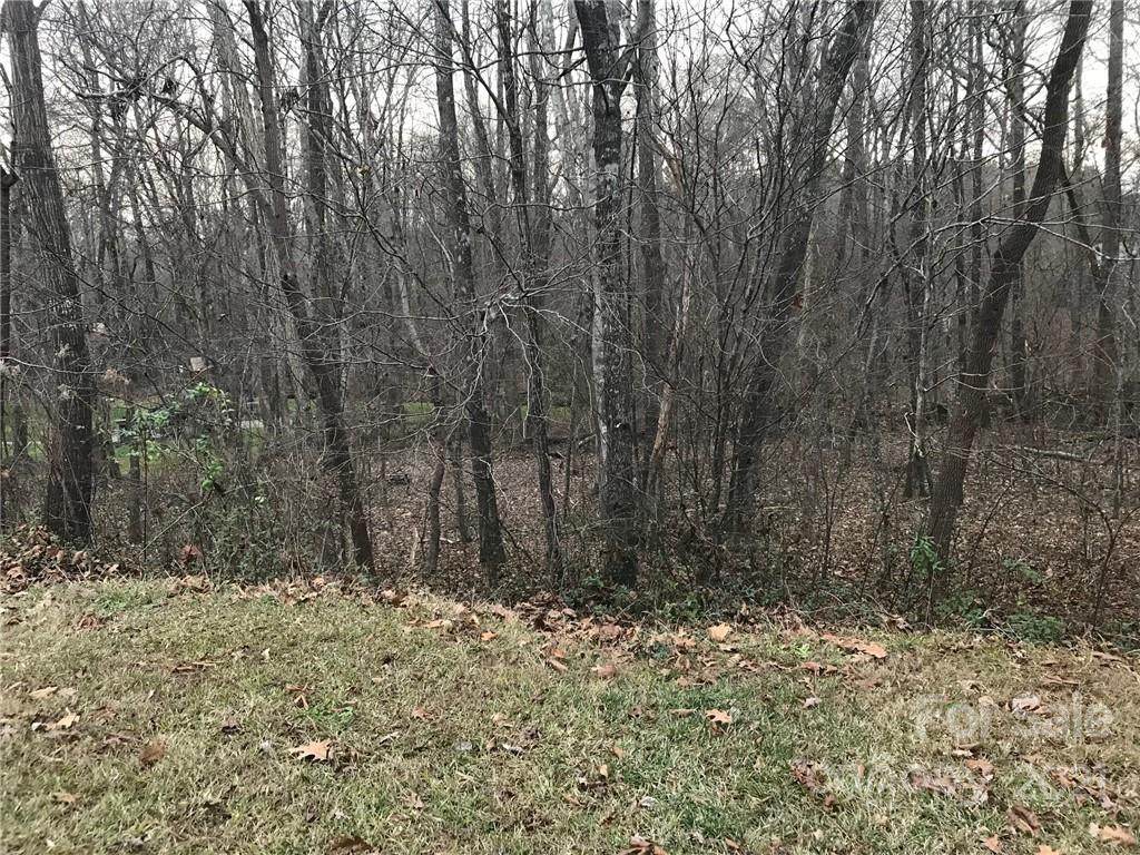 2766 Oakhurst Drive - Photo 1
