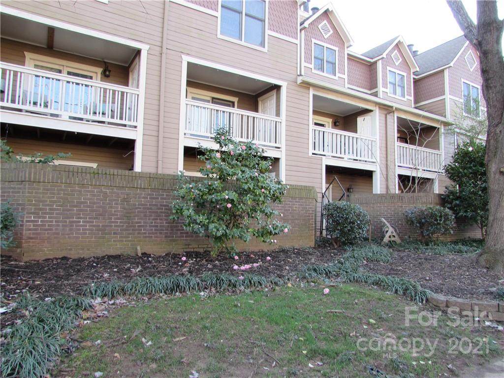 333 Circle Avenue - Photo 1