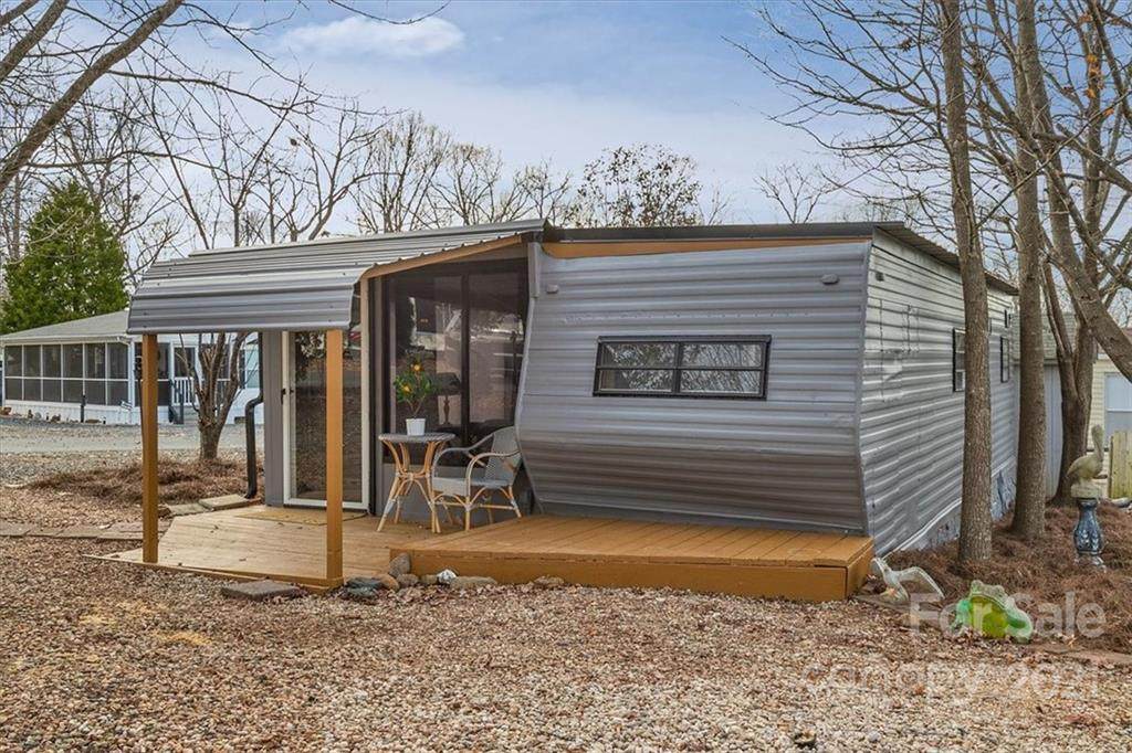 160 Cardinal Drive - Photo 1