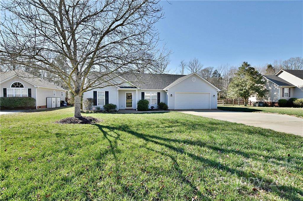 535 Menzies Drive - Photo 1
