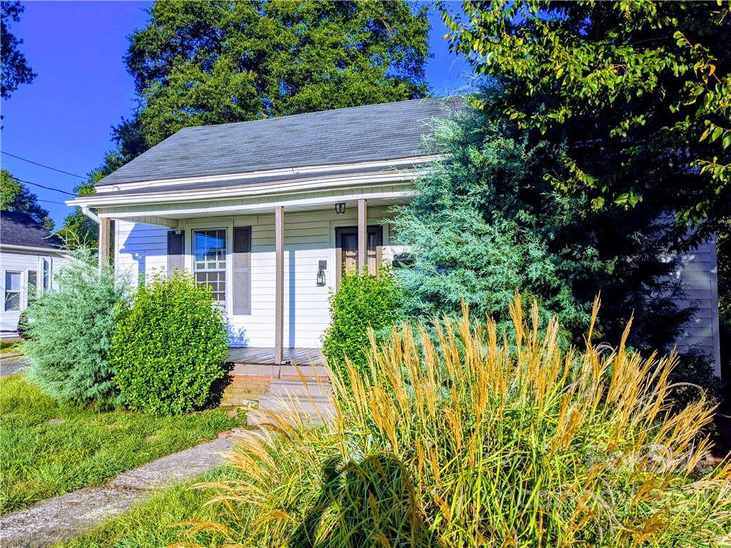 218 Rose Avenue - Photo 1