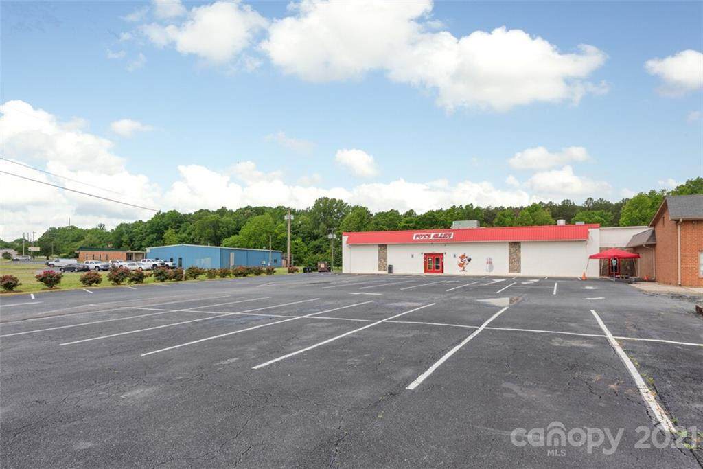 1901 Skyway Drive - Photo 1