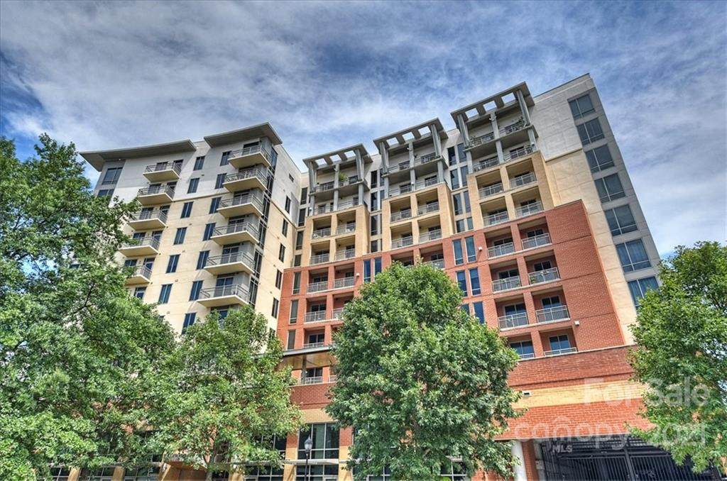 701 Royal Court - Photo 1