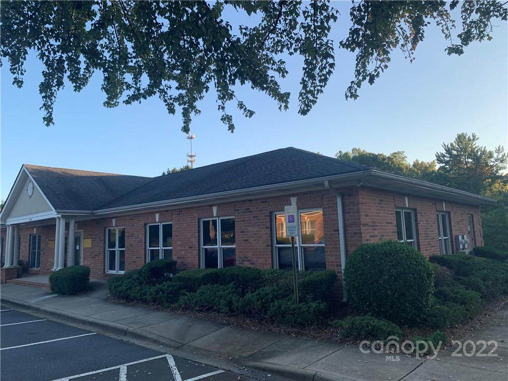 2536 Plantation Center Drive - Photo 1