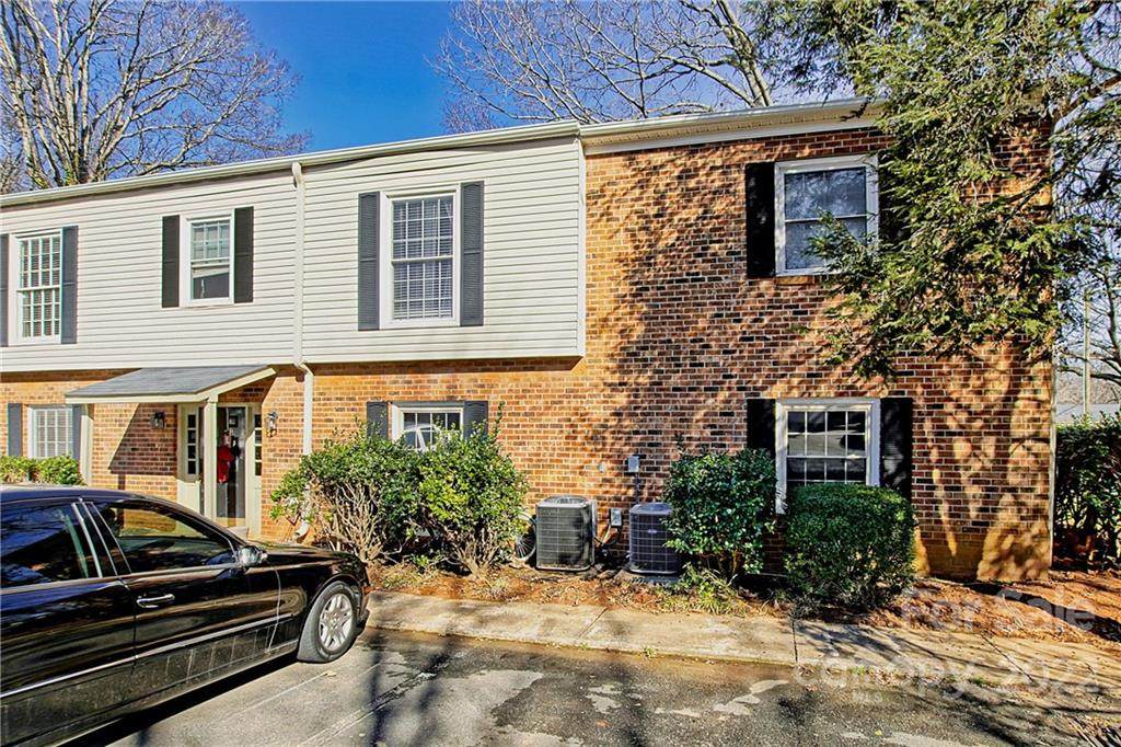 5925 Quail Hollow Road - Photo 1