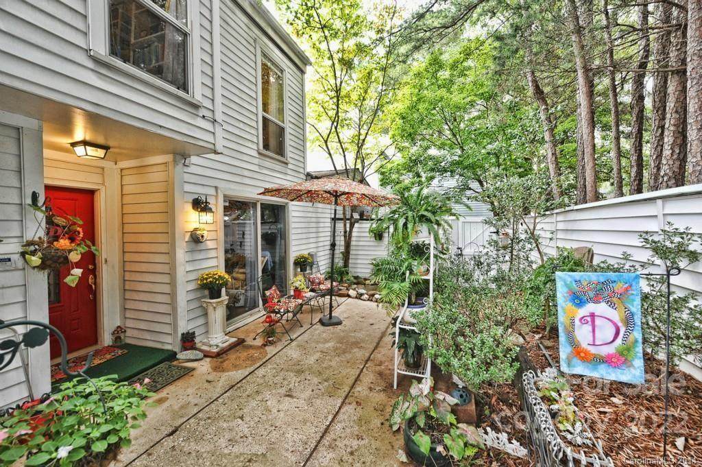 7107 Stonington Lane - Photo 1