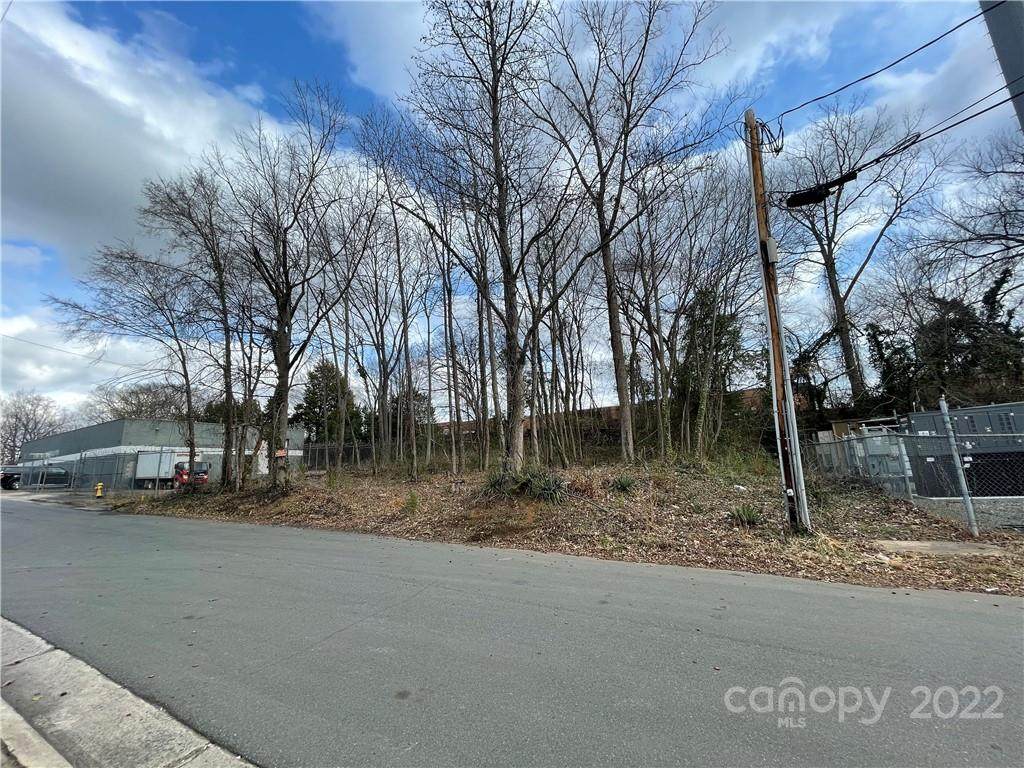 1004 Tremont Avenue - Photo 1