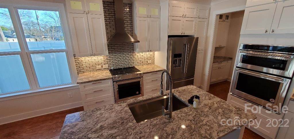 5203 Valley Stream Road - Photo 1