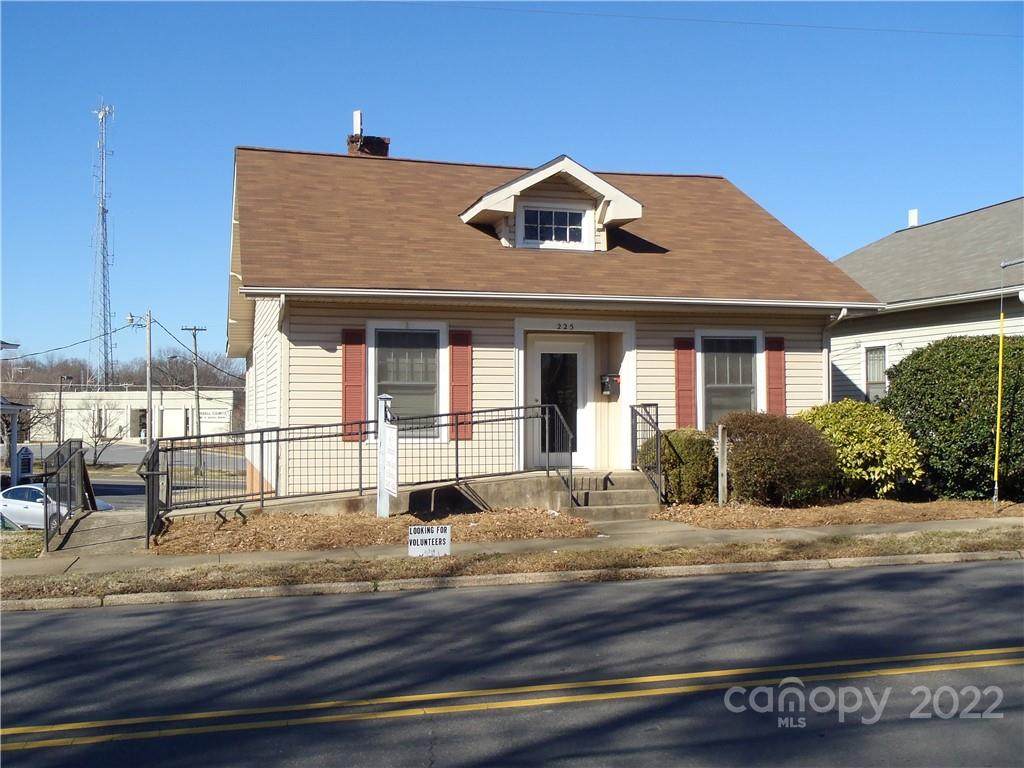 225 Davie Avenue - Photo 1