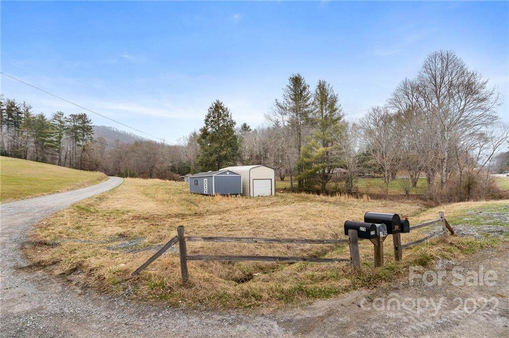 24 Snyder Lane - Photo 1
