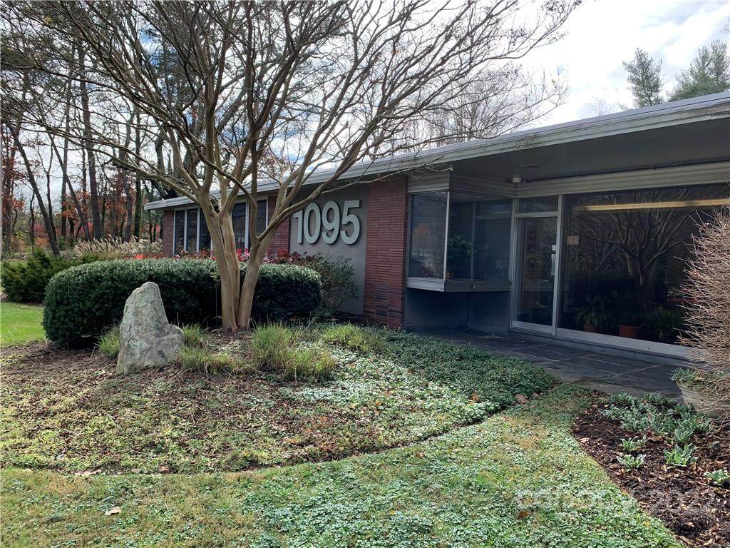 1095 Hendersonville Road - Photo 1