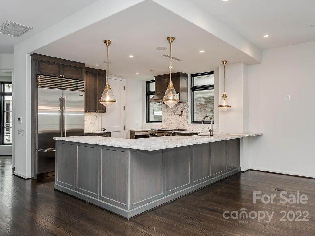 1333 Queens Road - Photo 1