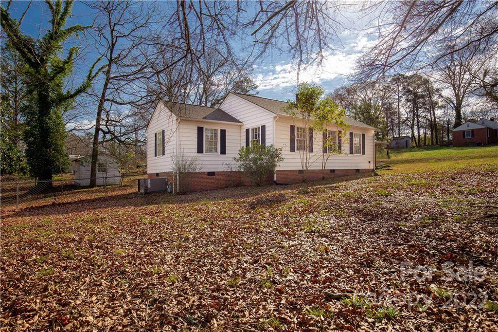 1589 Winthrop Avenue - Photo 1