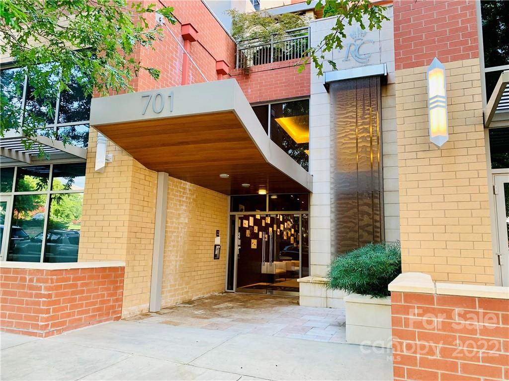 701 Royal Court - Photo 1