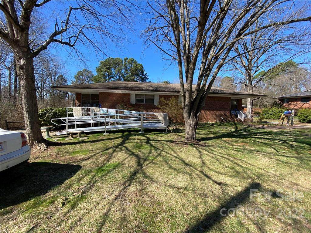 210 Salisbury Avenue - Photo 1