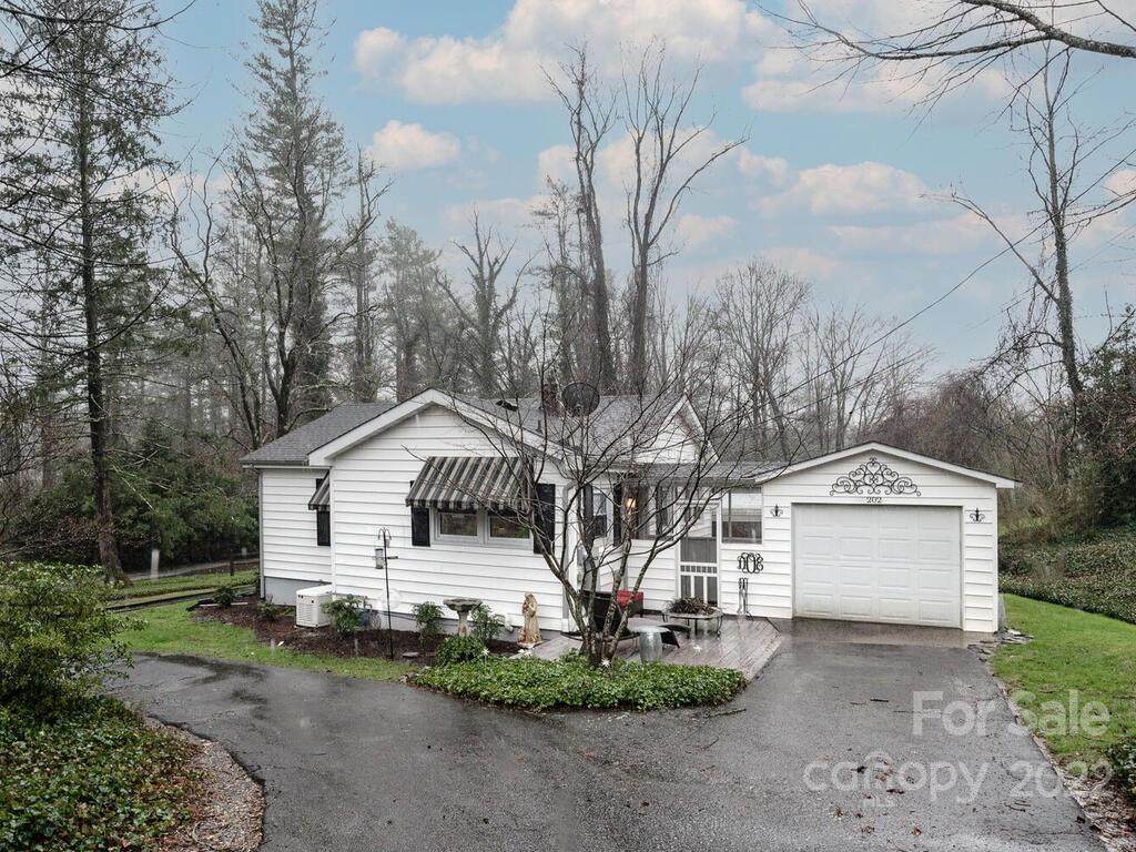 202 Iowa Street - Photo 1