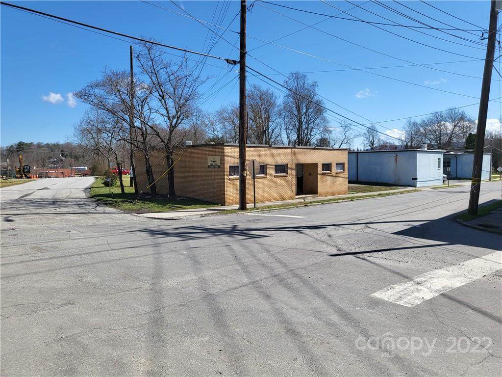 284 Railroad Avenue - Photo 1