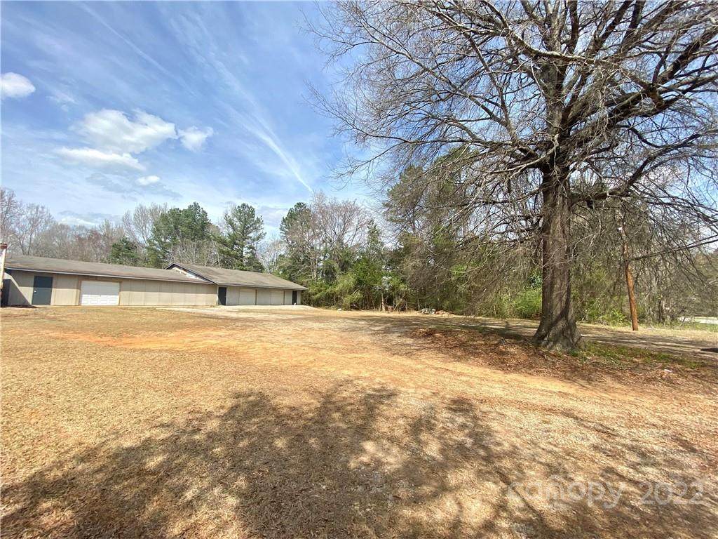 1645 Grace Avenue - Photo 1