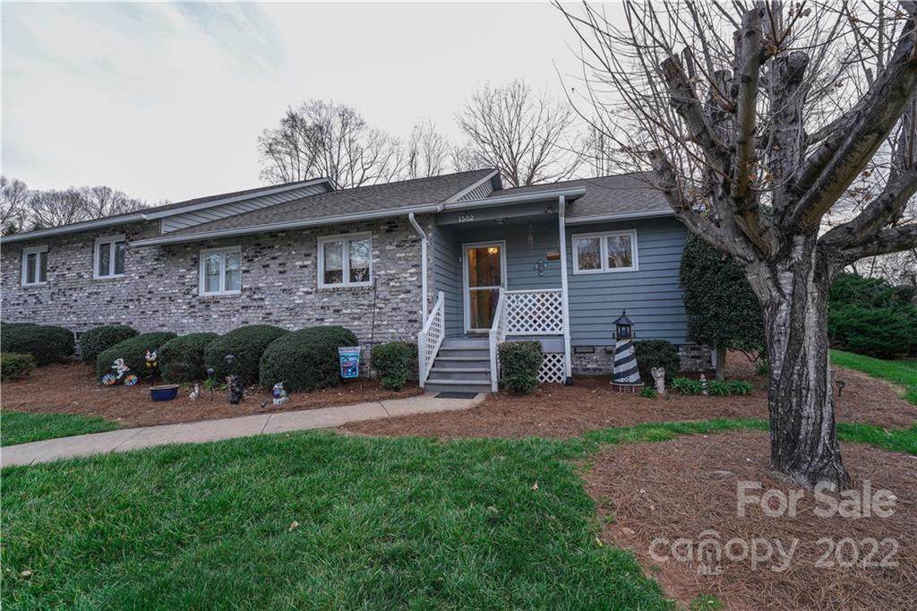 1502 Wellington Hills Circle - Photo 1