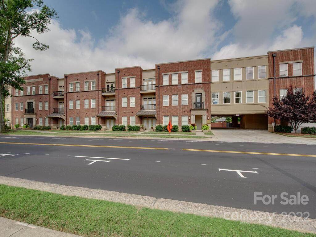 2958 Selwyn Avenue - Photo 1