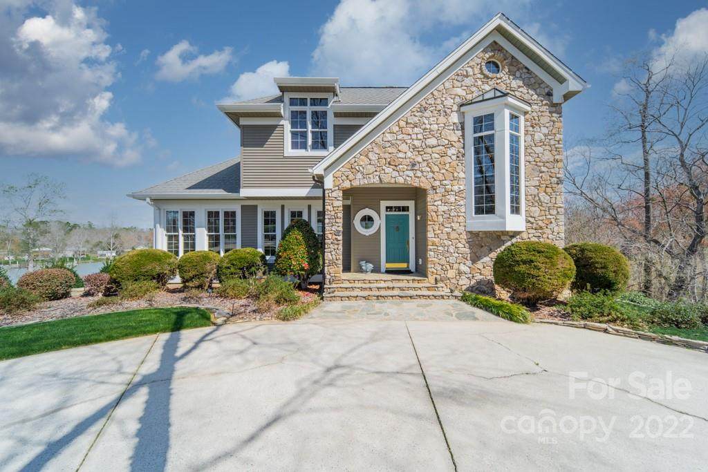4458 Lakeshore Circle - Photo 1