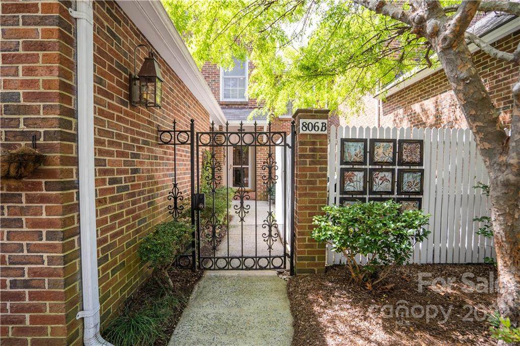 806 Colony Oaks Drive - Photo 1