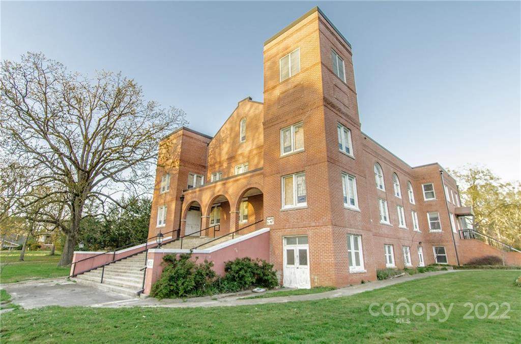 404 Elm Street - Photo 1
