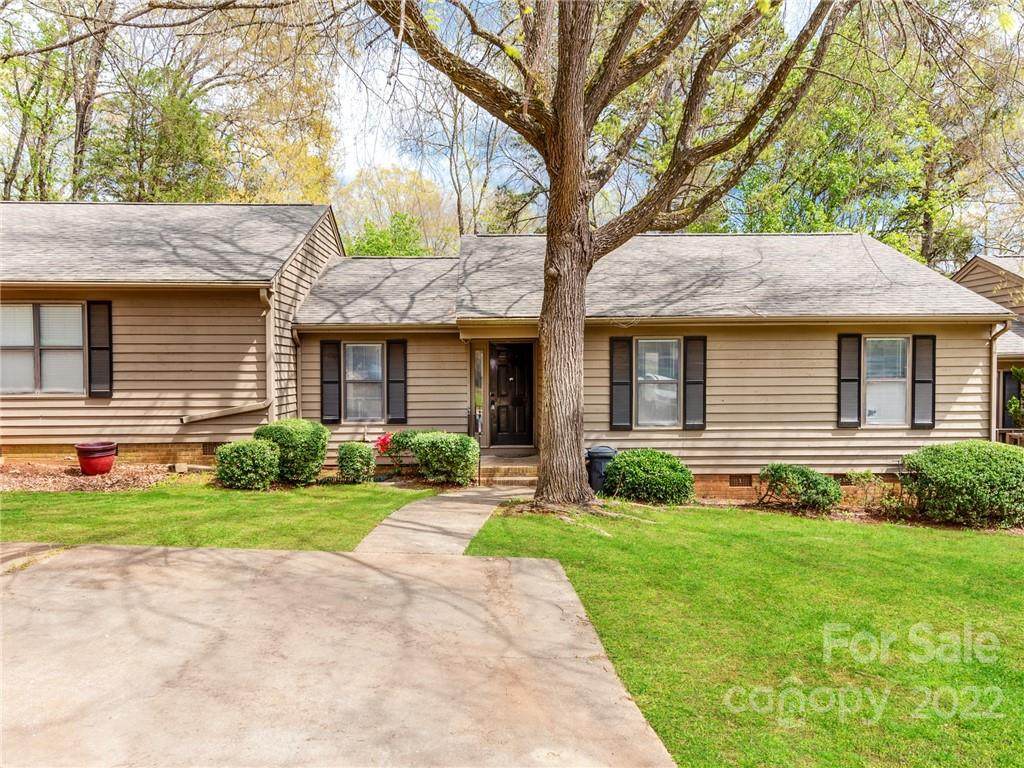925 Cranberry Circle - Photo 1