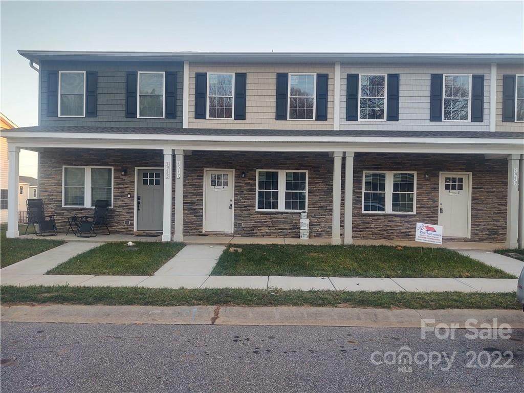 1586 Oak Leaf Drive - Photo 1