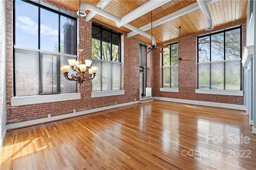 555 Catawba Street - Photo 1