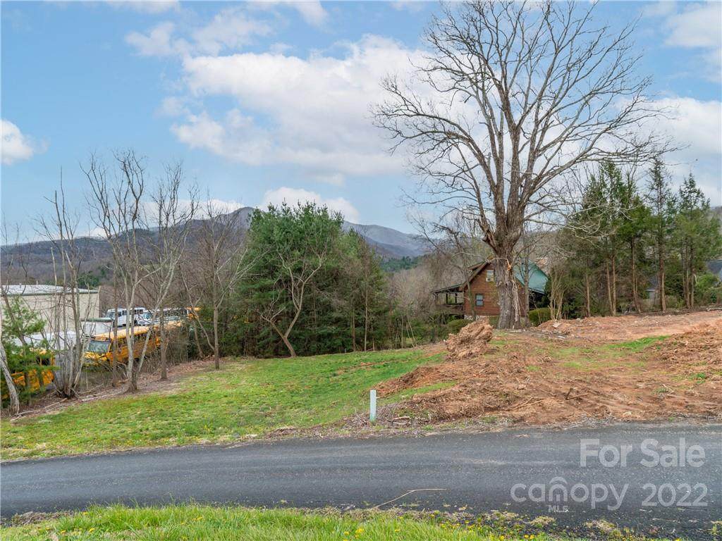 209 Mcintosh Avenue - Photo 1