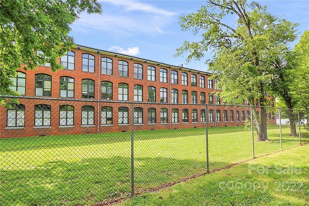 201 Hoskins Road - Photo 1