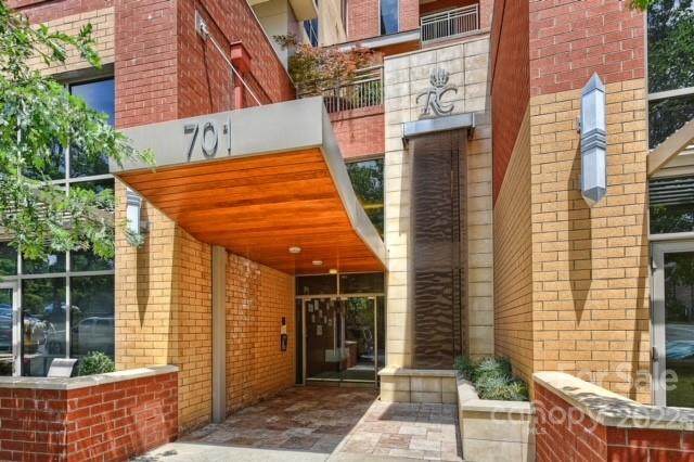 701 Royal Court - Photo 1