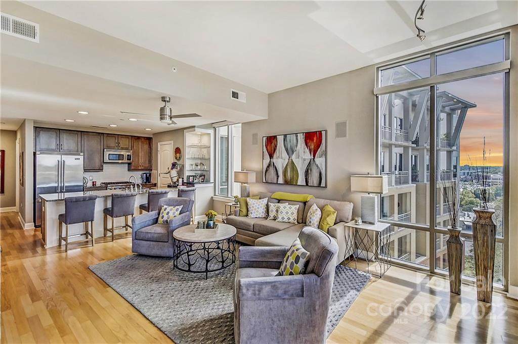 701 Royal Court - Photo 1