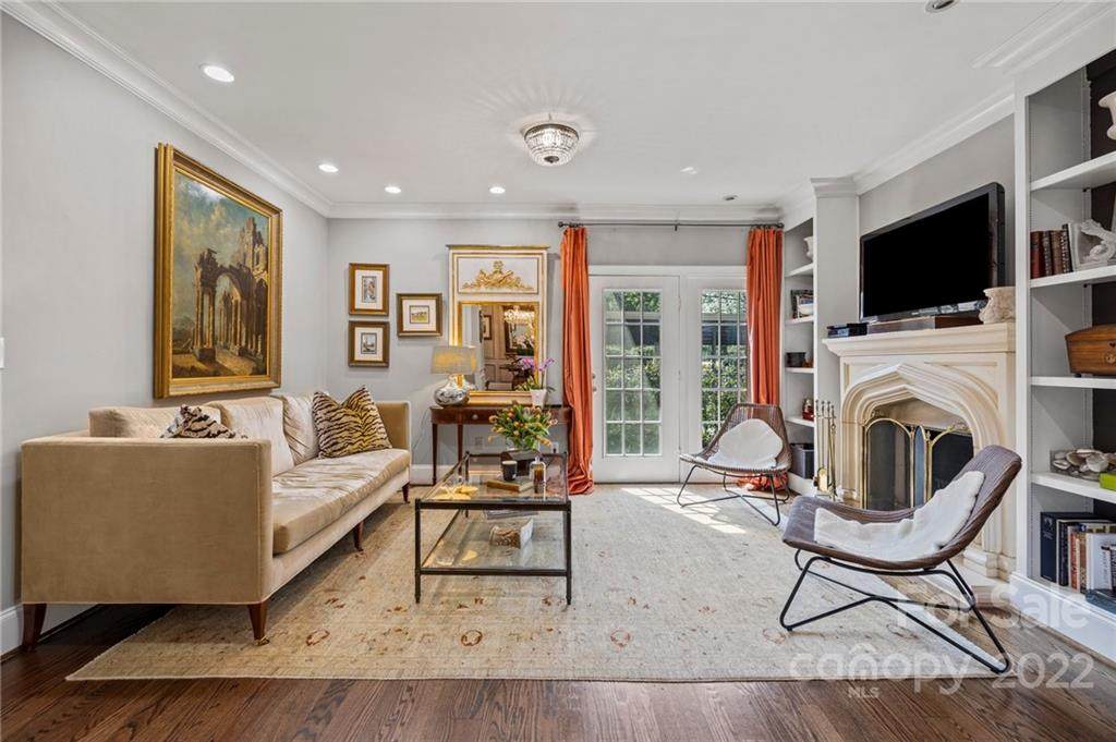 1012 Queens Road - Photo 1