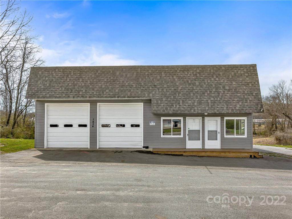 1424 Smokey Park Highway - Photo 1