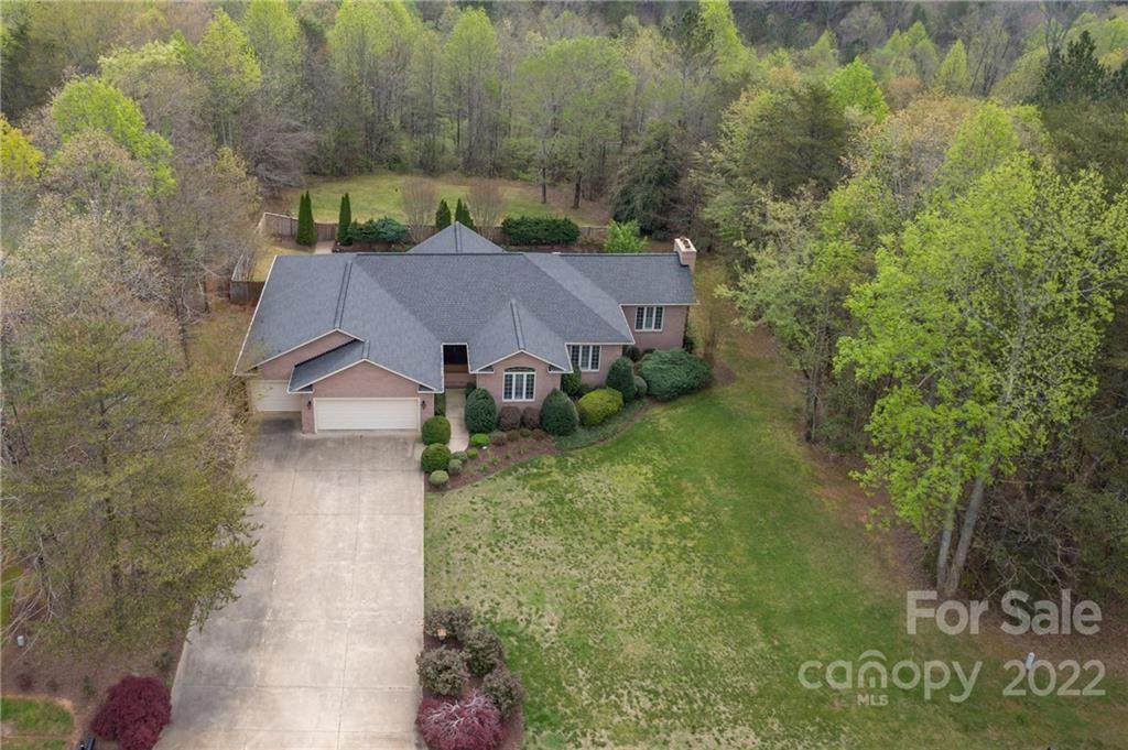 163 Chisholm Trail - Photo 1