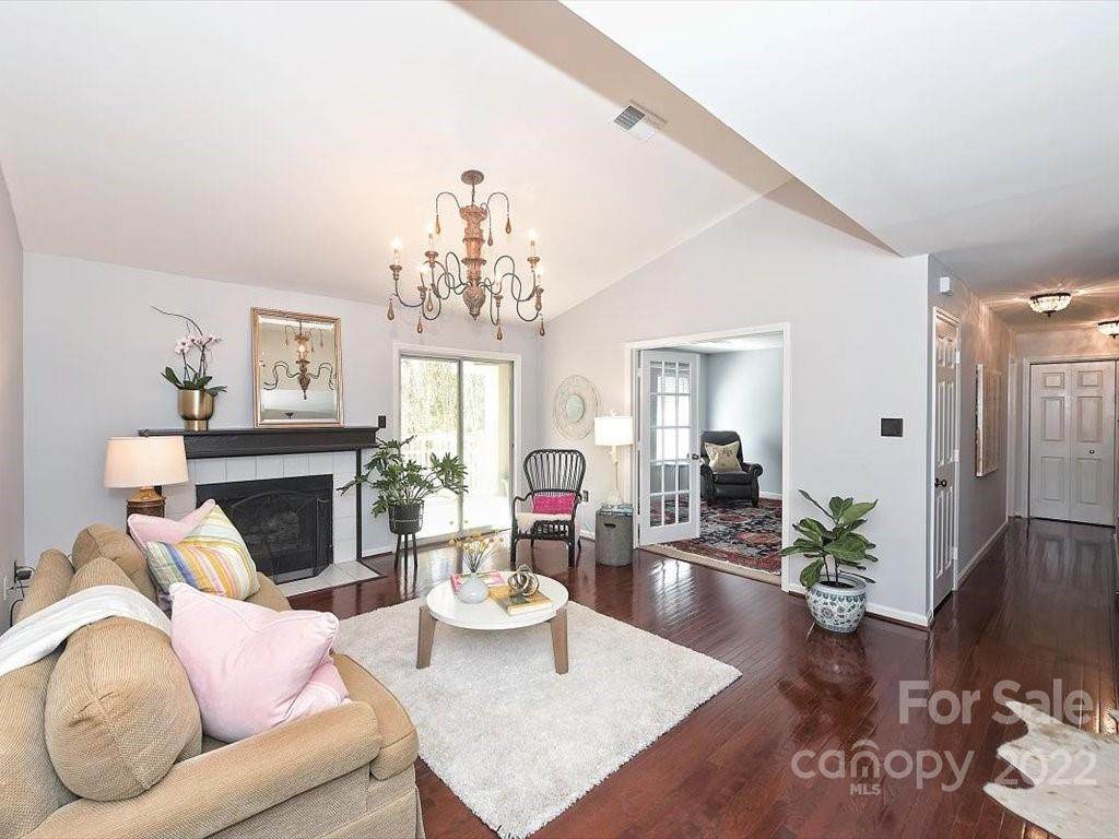 5011 Sharon Road - Photo 1