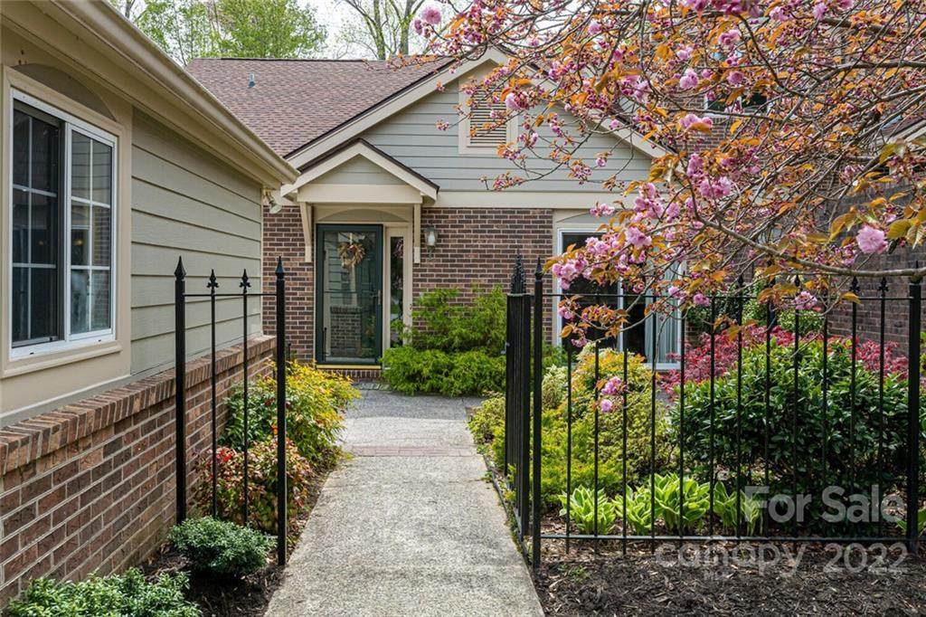 106 Glenbrook Drive - Photo 1