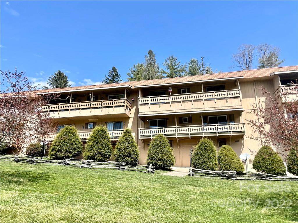 185 Fairway Lane - Photo 1